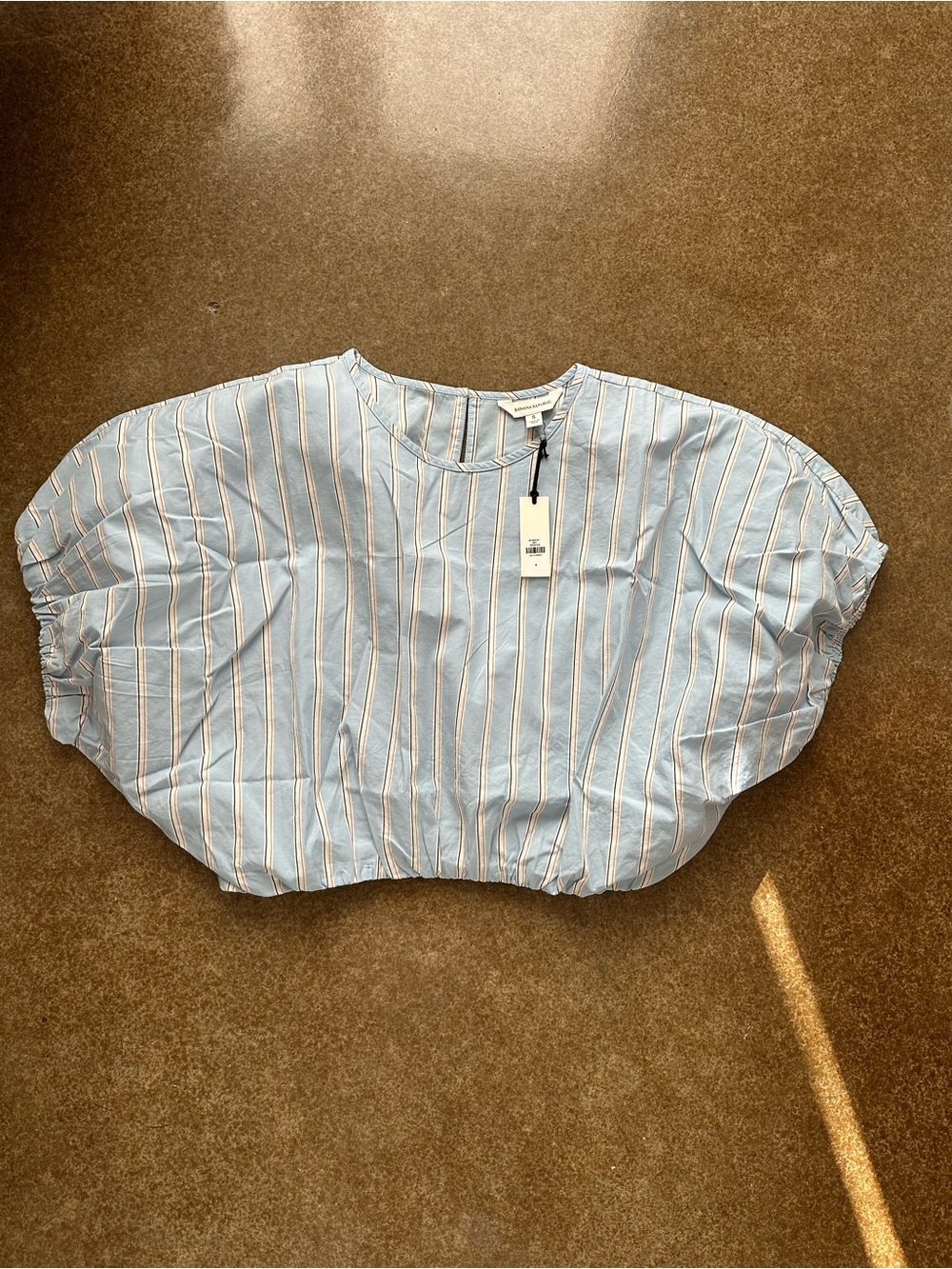 Banana Republic poplin bubble hem top